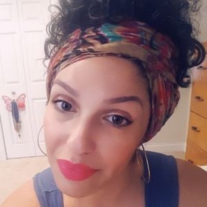 Meet your Posher, Taina